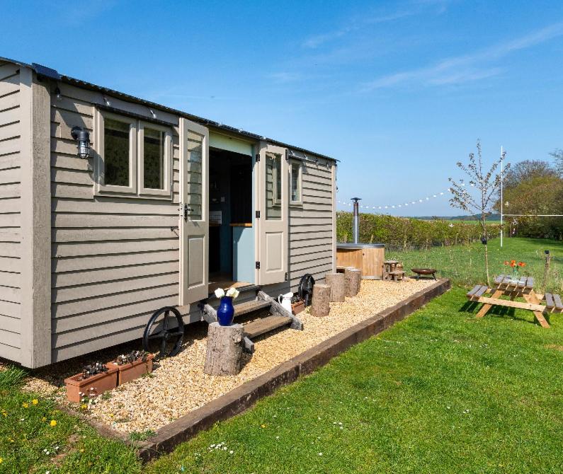 Old King William Shepherd Huts And Private Hot Tubs In North Norfolk Hunworth エクステリア 写真
