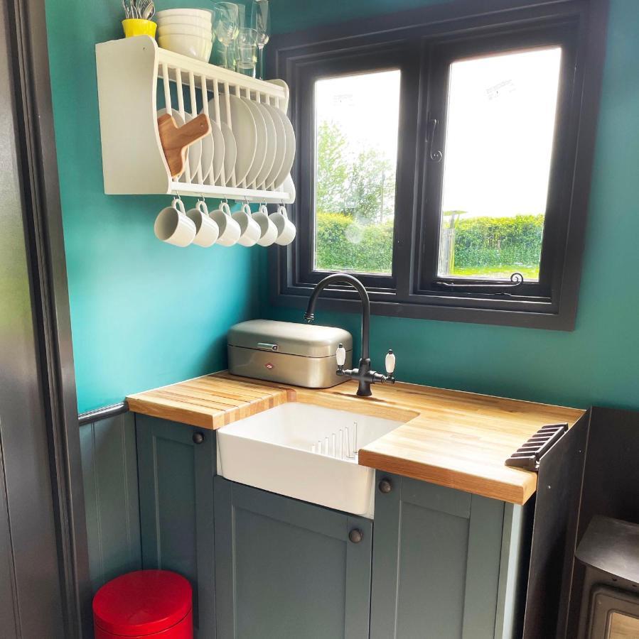 Old King William Shepherd Huts And Private Hot Tubs In North Norfolk Hunworth エクステリア 写真