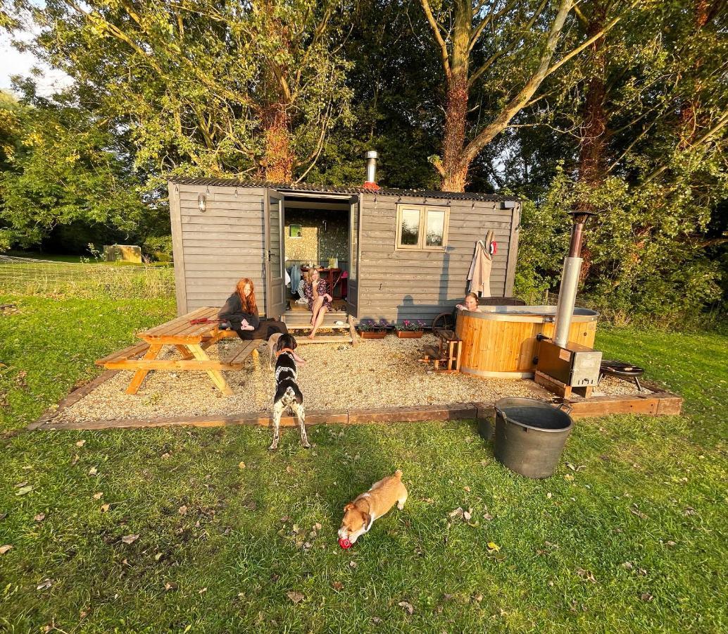 Old King William Shepherd Huts And Private Hot Tubs In North Norfolk Hunworth エクステリア 写真