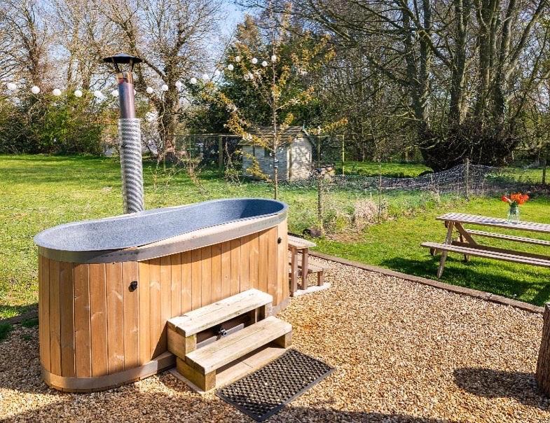 Old King William Shepherd Huts And Private Hot Tubs In North Norfolk Hunworth エクステリア 写真