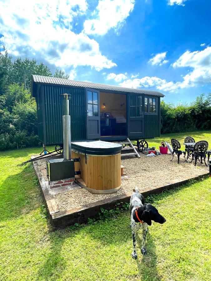 Old King William Shepherd Huts And Private Hot Tubs In North Norfolk Hunworth エクステリア 写真