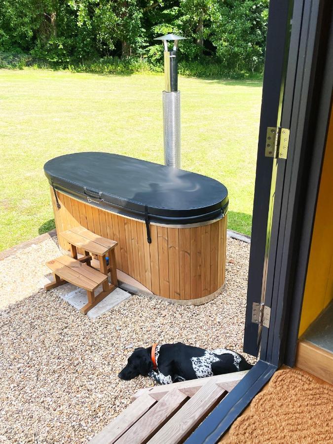 Old King William Shepherd Huts And Private Hot Tubs In North Norfolk Hunworth エクステリア 写真